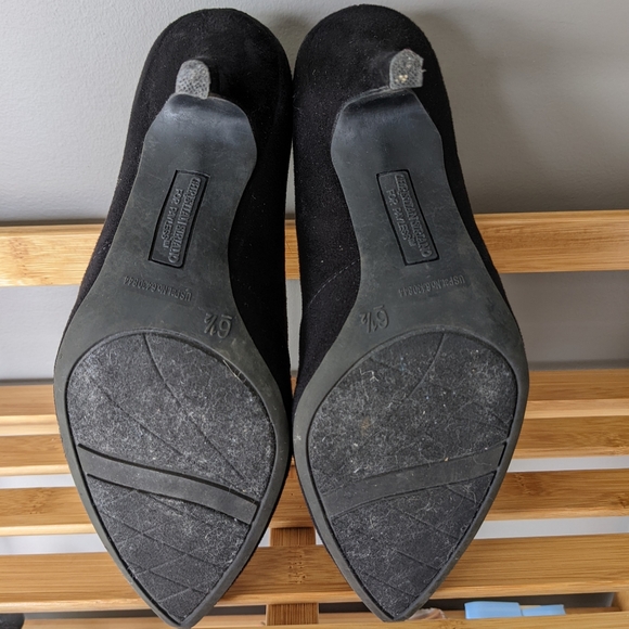 Black Pumps - Picture 5 of 5